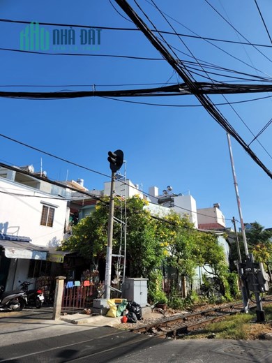 LÔ GÓC, MẶT TIỀN, NỞ HẬU TRẦN HỮU TRANG 165M2 GIÁ 7.5 TỶ.