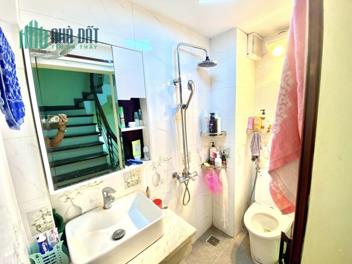 BÁN NHÀ PHỐ TRẦN KHÁT CHÂN - PHỐ HUẾ 48M - 4T NHÀ ĐẸP NỘI THẤT GỖ CAO CẤP NHỈNH 6 TỶ