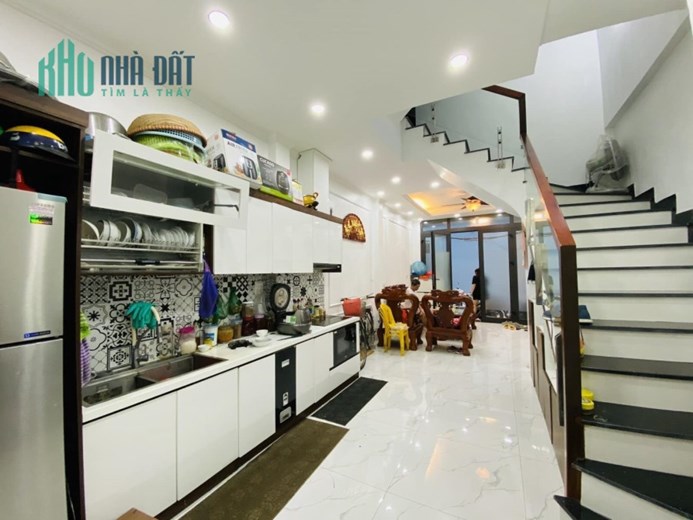 Bán nhà đẹp Ngõ 250 Khương Trung, sát phố, hai thoáng, sổ đỏ đẹp, 48m2*4T, nhỉnh 6 tỷ.