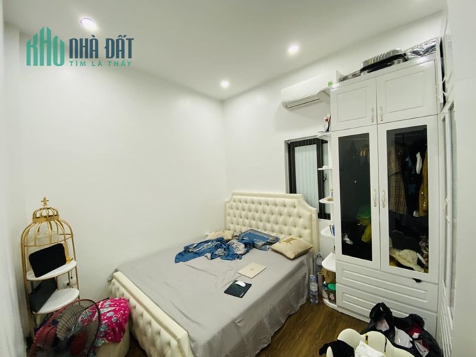 Bán nhà đẹp Ngõ 250 Khương Trung, sát phố, hai thoáng, sổ đỏ đẹp, 48m2*4T, nhỉnh 6 tỷ.