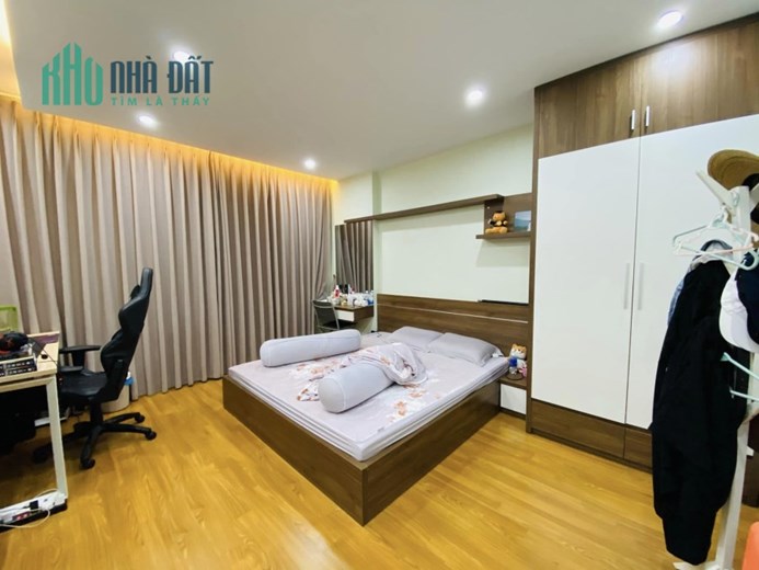 Bán gấp nhà mặt phố Vạn Bảo, 2 thoáng, DT51m2 x 5 tầng, MT 5m