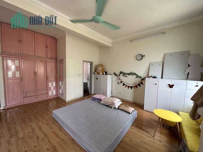Cho thuê nhà Trần Cung  52m² x 4,5 tầng 2 ngủ 1 khách.