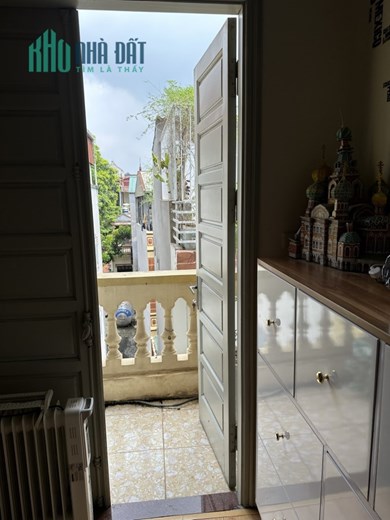 Cho thuê nhà Trần Cung  52m² x 4,5 tầng 2 ngủ 1 khách.