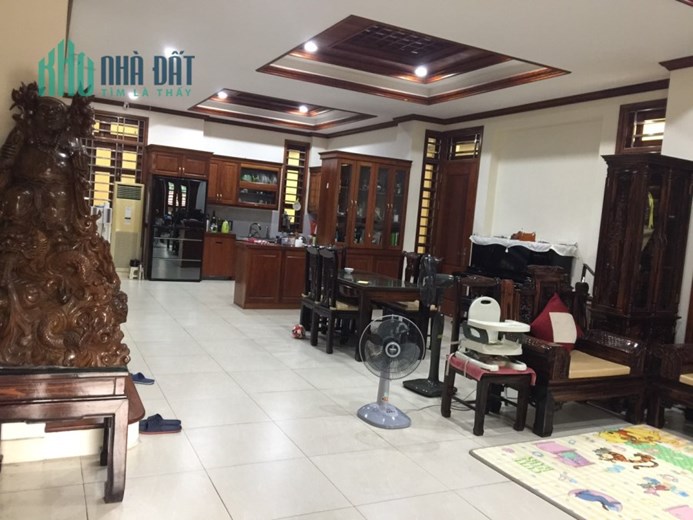 Biệt thự khu quan chức ở, ngồi phòng khách xem pháo hoa trực tiếp