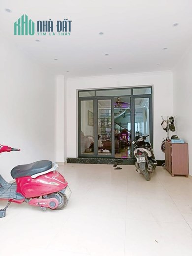 Bán nhà dân xây độc lập phố Khúc Thừa Dụ đường 10m, diện tích 105m GIÁ 5.5 tỉ