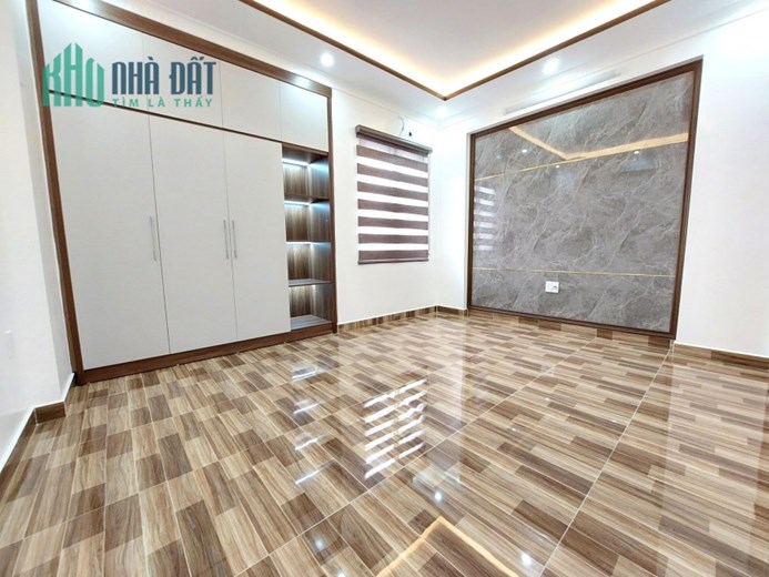 Bán nhà Tái Định Cư Hồ Sen diện tích 54m 4 tầng mới tinh GIÁ 5.25 tỉ sát Thiên Lôi