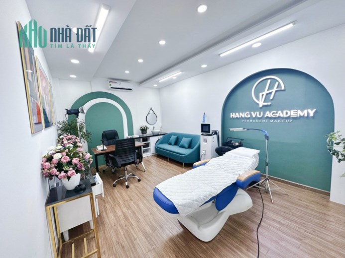 Nhà mình ơi e có nhu cầu sang nhượng lại tiệm để đổi mô hình kinh doanh