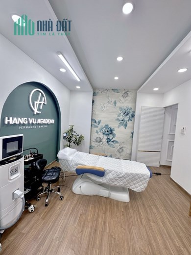Nhà mình ơi e có nhu cầu sang nhượng lại tiệm để đổi mô hình kinh doanh