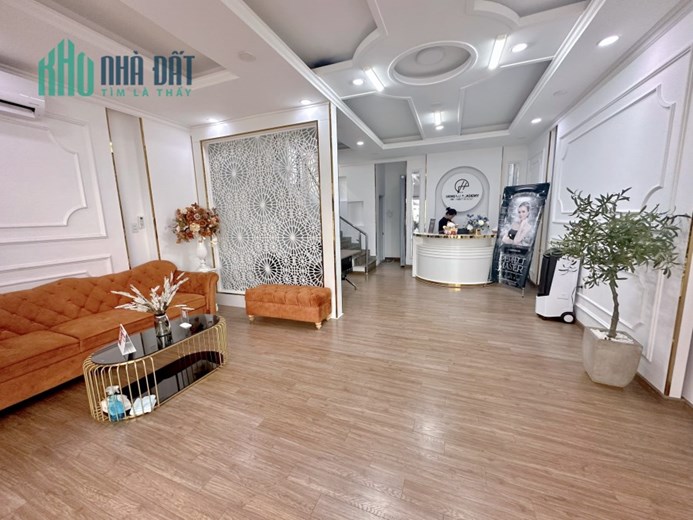 Nhà mình ơi e có nhu cầu sang nhượng lại tiệm để đổi mô hình kinh doanh