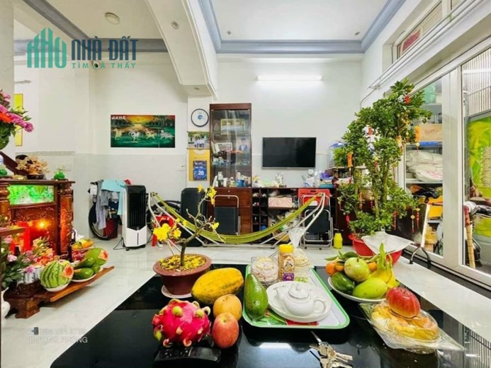 GẦN NGÃ TƯ THÍCH QUẢNG ĐỨC – PHAN ĐĂNG LƯU PHƯỜNG 5 PHÚ NHUẬN.
NHÀ NỞ HẬU – XE HƠI VÀO CỬA – CHÍNH