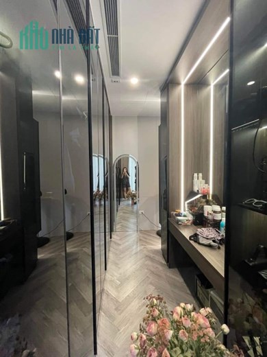 Bán khách sạn 560m2 quận Hai Bà Trưng, Hà Nội