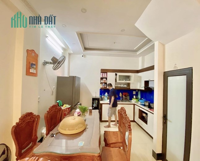 NGUYỄN VĂN HUYÊN - NHÀ ĐẸP Ở LUÔN - NỘI THẤT ĐẸP - Ô TÔ – 42M, 5T, NHỈNH 6 TỶ