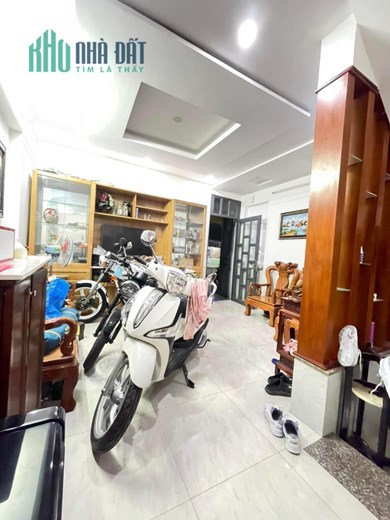 Hiếm Bán Nhà Bầu Cát - 50m2 - HXH thông - 4 tầng