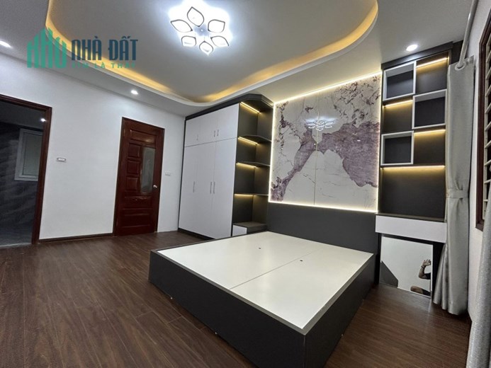 💥Ngõ thoáng Nhà đẹp Dương Quảng Hàm, Cầu Giấy, 33m 5T xe 3 gác đỗ cửa, nhỉnh 4 tỷ💥