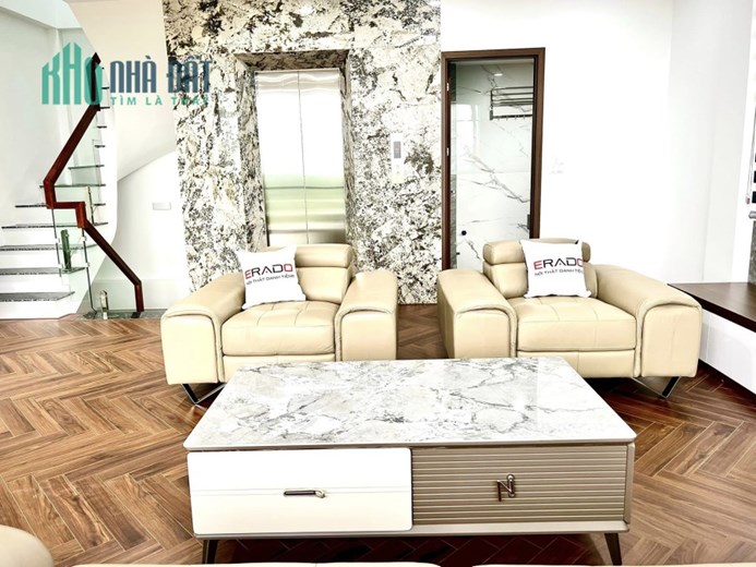 bán nhà mới BÁT KHỐI( LONG BIÊN), 4,5 TẦNG ,ô tô 7 chỗ  quay đầu trước nhà, gần 40 m2 chỉ hơn 3 tỷ