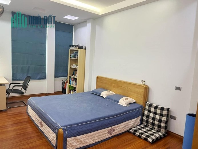 bán nhà mới BÁT KHỐI( LONG BIÊN), 4,5 TẦNG ,ô tô 7 chỗ  quay đầu trước nhà, gần 40 m2 chỉ hơn 3 tỷ