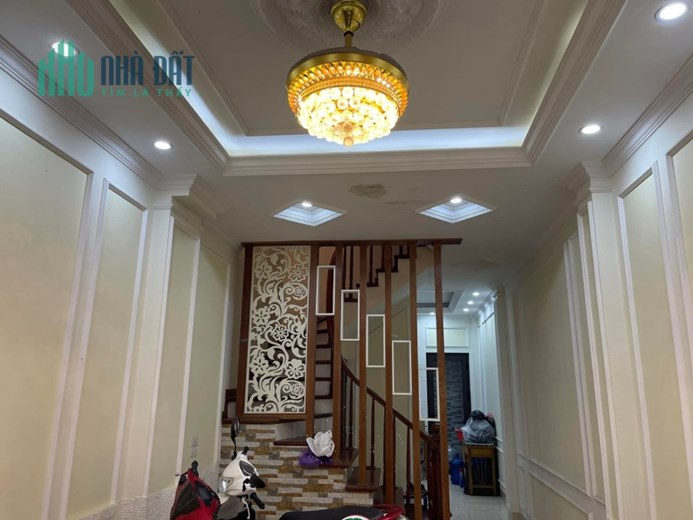 💥Bán nhà đẹp Doãn Kế Thiện Cầu Giấy 40m 5T, Ô tô cách 30m, trước nhà rộng 3m, chỉ 5.9 tỷ💥