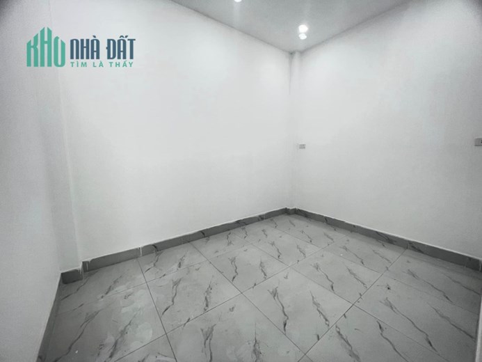 CCMN sát Ngã Tư Sở 120tr/m2 full phòng