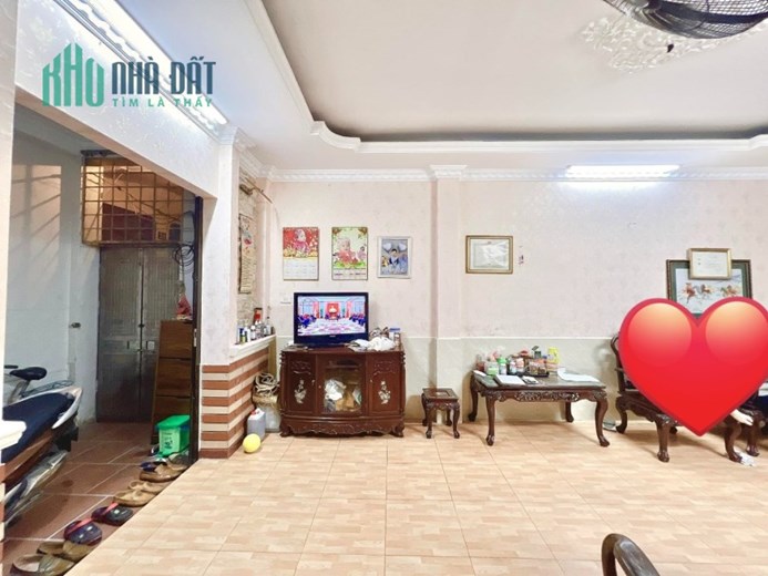 💥Bán nhà Dịch Vọng, Cầu Giấy 40m 3T, 3PN, ba gác đỗ cửa, cổng riêng, chỉ 3.7 tỷ💥