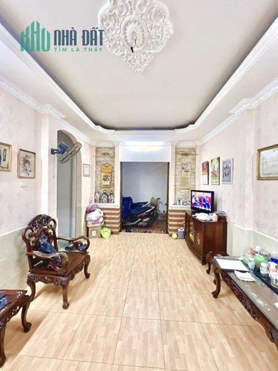 💥Bán nhà Dịch Vọng, Cầu Giấy 40m 3T, 3PN, ba gác đỗ cửa, cổng riêng, chỉ 3.7 tỷ💥