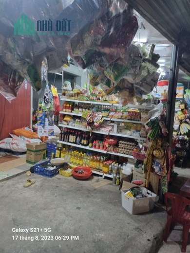 Cần sang mặt bằng đang bán tạp hóa, bên trong có phòng ngủ, bếp nấu ăn, nhà vệ sinh đầy đủ. Đường