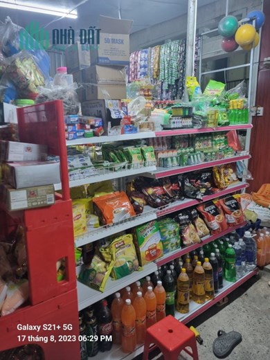 Cần sang mặt bằng đang bán tạp hóa, bên trong có phòng ngủ, bếp nấu ăn, nhà vệ sinh đầy đủ. Đường