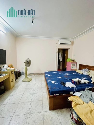 VÔ CÙNG THOÁNG SÁNG, MẶT PHỐ + MẶT NGÕ + SÂN CHUNG – Nhà 3 tầng Hàng Than 35m - 2.3 tỷ