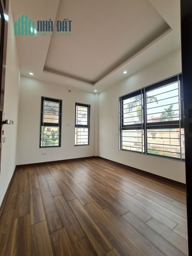 Mặt phố Lương Đình Của: Ô tô tránh, kinh doanh tấp nập, 40m2 chỉ 6 tỷ 200