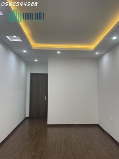 Bán nhà 5 tầng phố Thạch Bàn, nhỉnh 4 tỷ, ô tô vào nhà