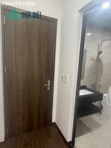 Bán nhà 5 tầng phố Thạch Bàn, nhỉnh 4 tỷ, ô tô vào nhà
