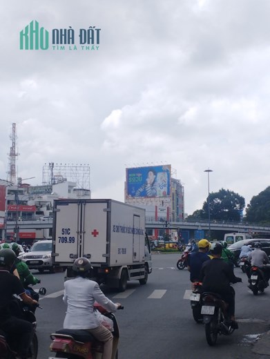 NGộp Vòng Xoay Công Hòa -Tân Bình - HXH - 68m2