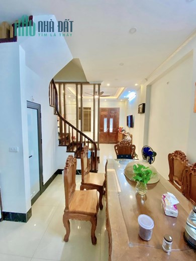 BÁN NHÀ PHỐ DƯƠNG QUẢNG HÀM 42M2 X 5T, TẶNG NỘI THẤT GẦN PHỐ 6.2 TỶ