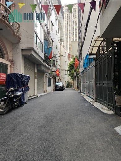 BÁN NHÀ PHÂN LÔ CẦU GIẤY Ô TÔ 7 CHỖ VÀO NHÀ, 80M, MT 6M, DÂN XÂY, GẦN PHỐ, Ở NGAY