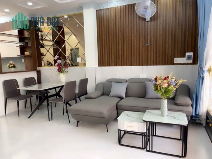 NHÀ ĐẸP NỘI THÁT CAO CẤP XE HƠI TỚI NHÀ 5 PHÚT VỀ PHÚ MỸ HƯNG