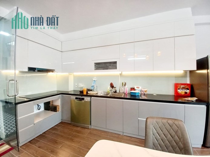 Bán nhà phố Lê Trọng Tấn, gara ô tô, nhà đẹp dân xây, nội thất xịn sò, 60m, 11 tỷ 4
