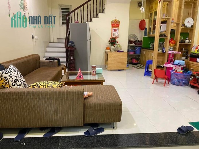 BÁN NHÀ LÊ THANH NGHỊ - HAI BÀ TRƯNG. DTSD 166M2-4T. NHÀ 2 THOÁNG- CÁCH PHỐ 25M. Ở LUÔN . GIÁ 4,2 TỶ