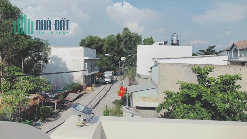 Mặt tiền hẻm nhựa 12m to như đường chính, nhà như biệt thự, nằm trong khu phân lô đồng bộ