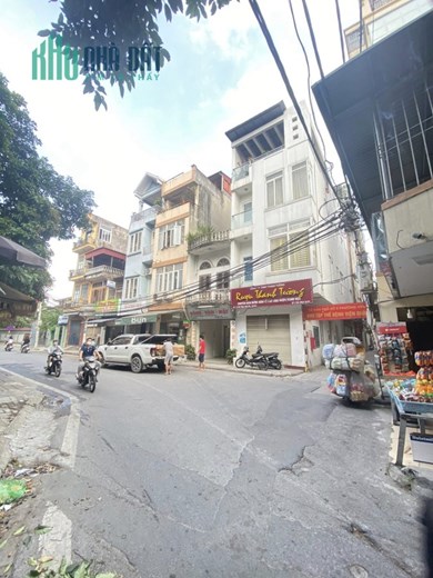 Bán nhà phố Đội Cấn rẻ nhất Ba Đình 133 triệu/m²,DT:209m2,Mt: 6m,gara 3 ô tô,dòng tiền 22.000USD/năm