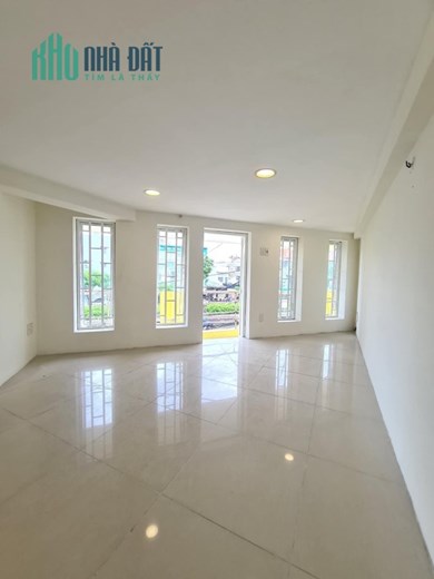 Mặt tiền Nguyễn Văn Linh Q7 kinh doanh spa cty văn phòng dòng tiền 30 triệu , giá giảm sâu chỉ 10