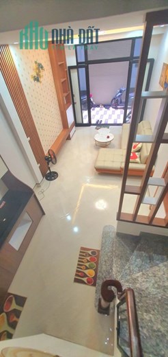Bán nhà 5 tầng Ngọc Thuỵ, Dt 32m, giá hơn 3 tỷ.