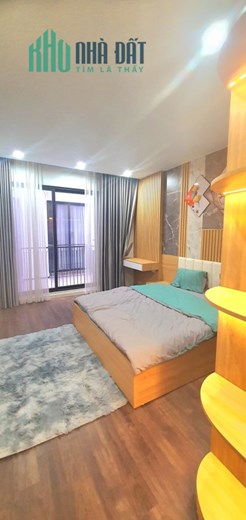 Bán nhà 5 tầng Ngọc Thuỵ, Dt 32m, giá hơn 3 tỷ.