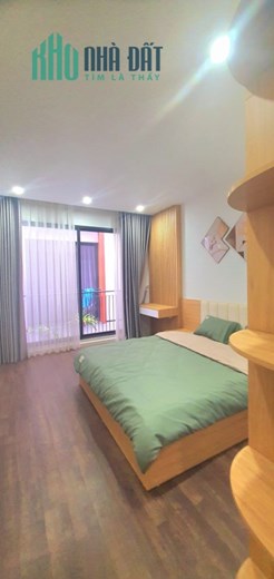Bán nhà 5 tầng Ngọc Thuỵ, Dt 32m, giá hơn 3 tỷ.