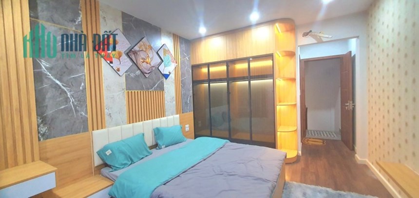 Bán nhà 5 tầng Ngọc Thuỵ, Dt 32m, giá hơn 3 tỷ.