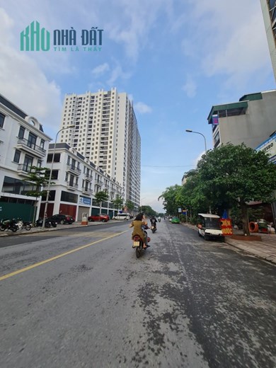 Nhà 5 tầng 500m2 sàn, 100m2 đất mặt phố Thành Trung, Trâu Quỳ, Gia Lâm. Lh 0936098052
