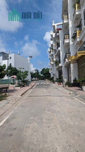 Chỉ 5,2 tỷ, nhà Bình Tân, khu đồng bộ, 5 tầng, 4PN, 5WC, gần QL1.