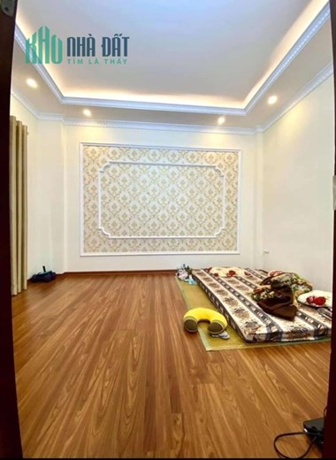 Bán nhà phố Hoàng Cầu, gần hồ, sát ô tô, nhà đẹp, 45m, 4 ngủ 5.05 tỷ