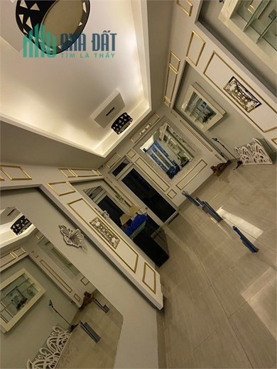 Cho thuê mặt bằng kính đẹp 1T2L đường trương công định, tpvt