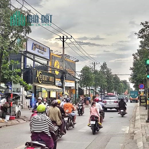 Nhà bán 125m2 mặt tiền đường Nguyễn Cửu Phú Bình Tân Giá 9.5 tỷ.