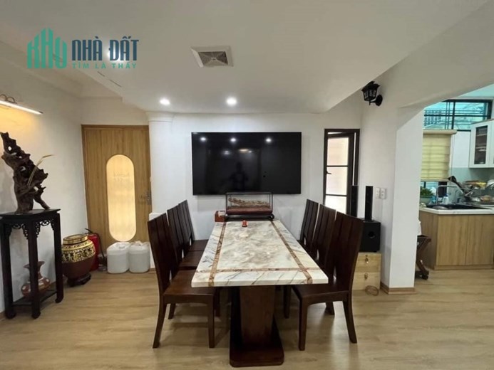 Bán nhà tập thể Thái Thịnh, Đống Đa, tầng 1, 100m2, ô tô kinh doanh, 8 tỷ