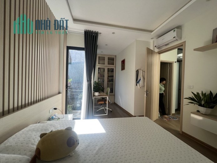 Bán GẤP! Nhà 3 tầng dân xây phố Ngọc Lâm, ô tô đỗ cổng, DT 56m2, MT 5m, nhỉnh 5 tỷ